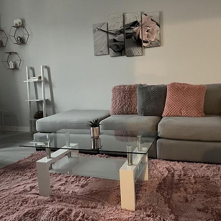 Captivating 2-Bed Apartment In 커콜디 외부 사진