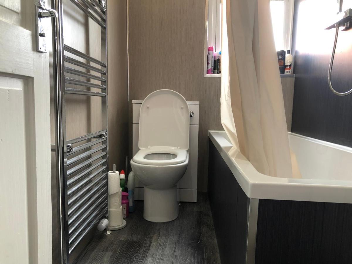 Captivating 2-Bed Apartment In 커콜디 외부 사진