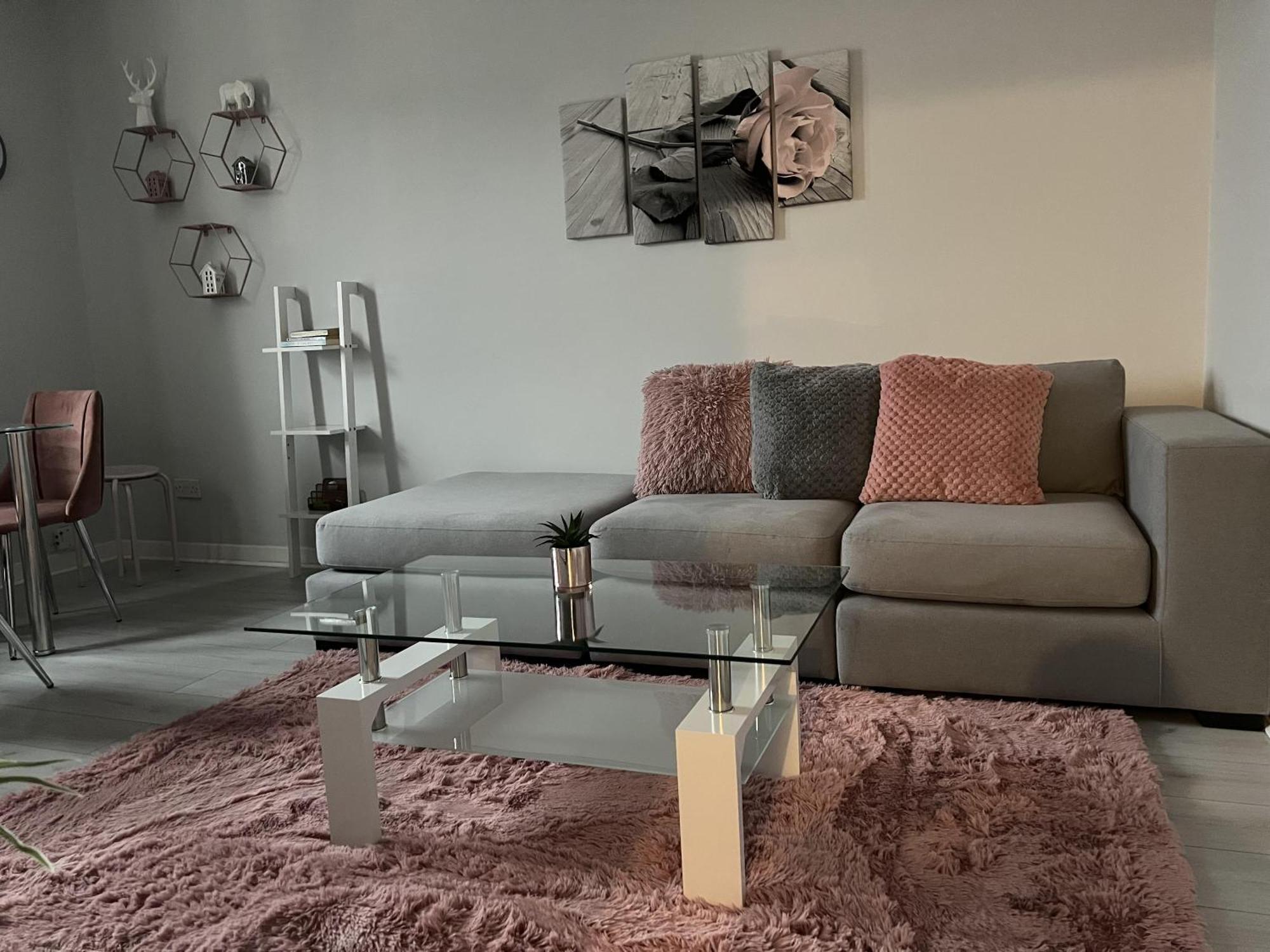 Captivating 2-Bed Apartment In 커콜디 외부 사진