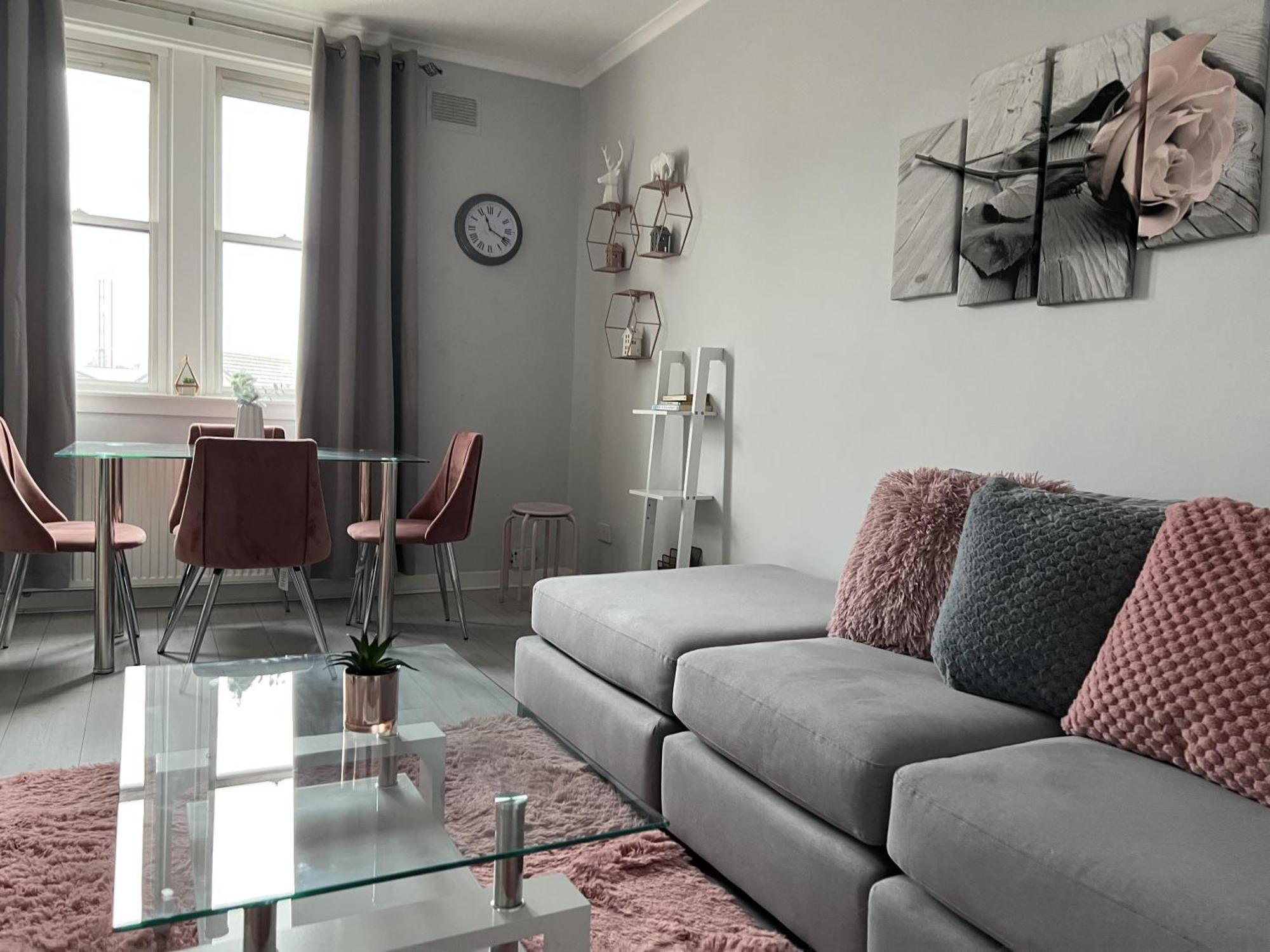 Captivating 2-Bed Apartment In 커콜디 외부 사진